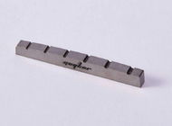 Guyker TI-ST-42 верхний порожек для электрогитары ST, титан (42х5мм)